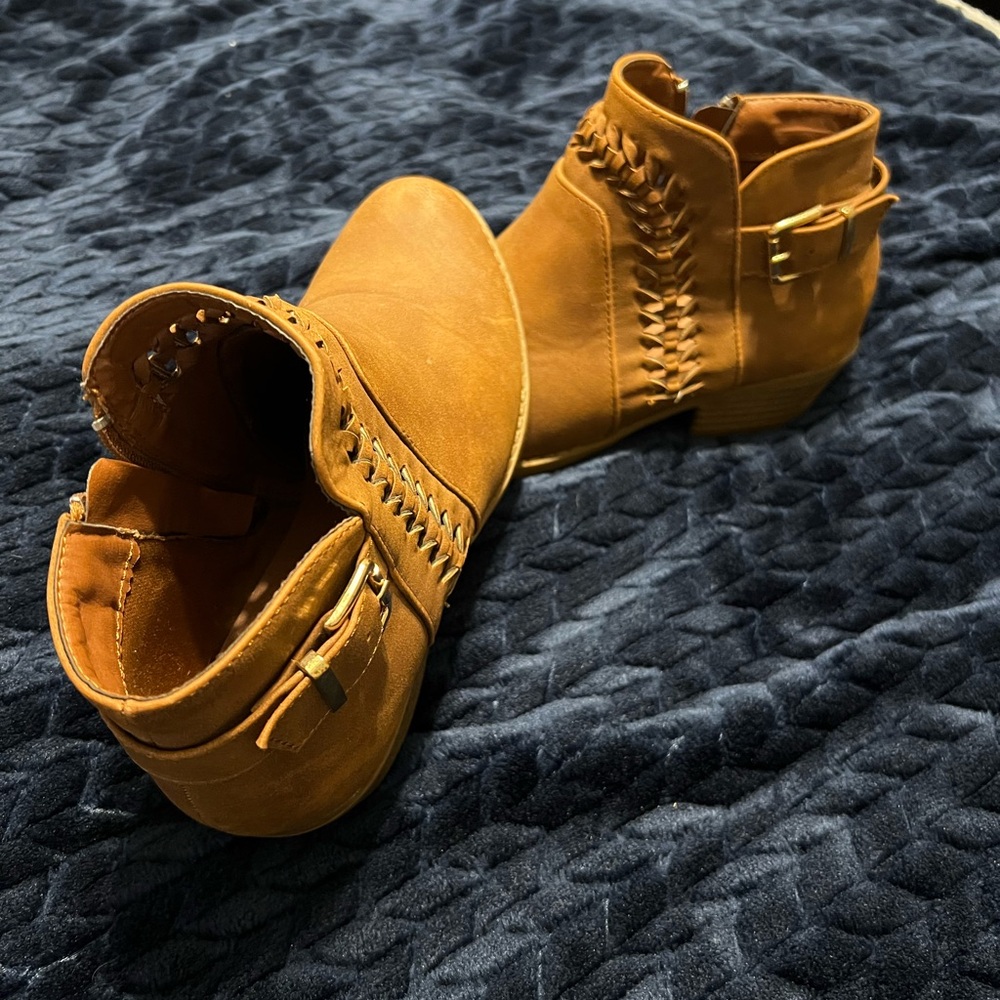 TOP Moda Tan Ankle Boots